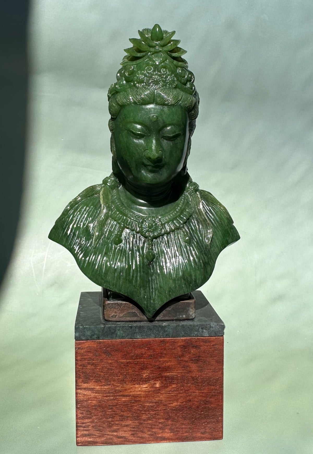Guanyin Statue – 5" Hand-Carved Jade Goddess of Compassion Figurine for Home Decor & Gifting
