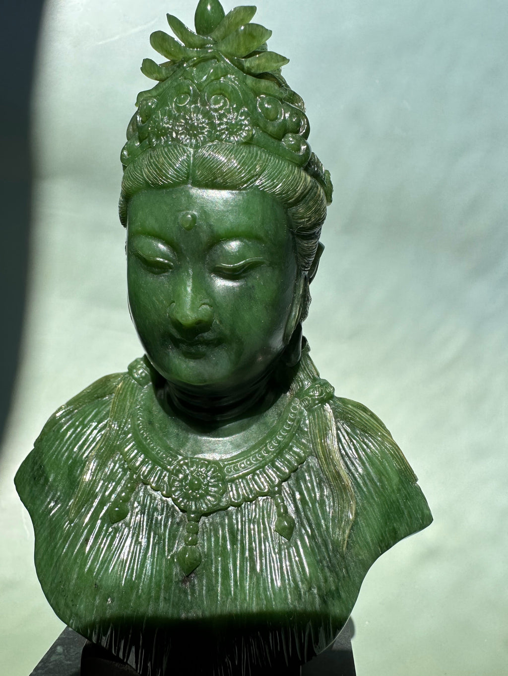 Guanyin Statue – 5" Hand-Carved Jade Goddess of Compassion Figurine for Home Decor & Gifting