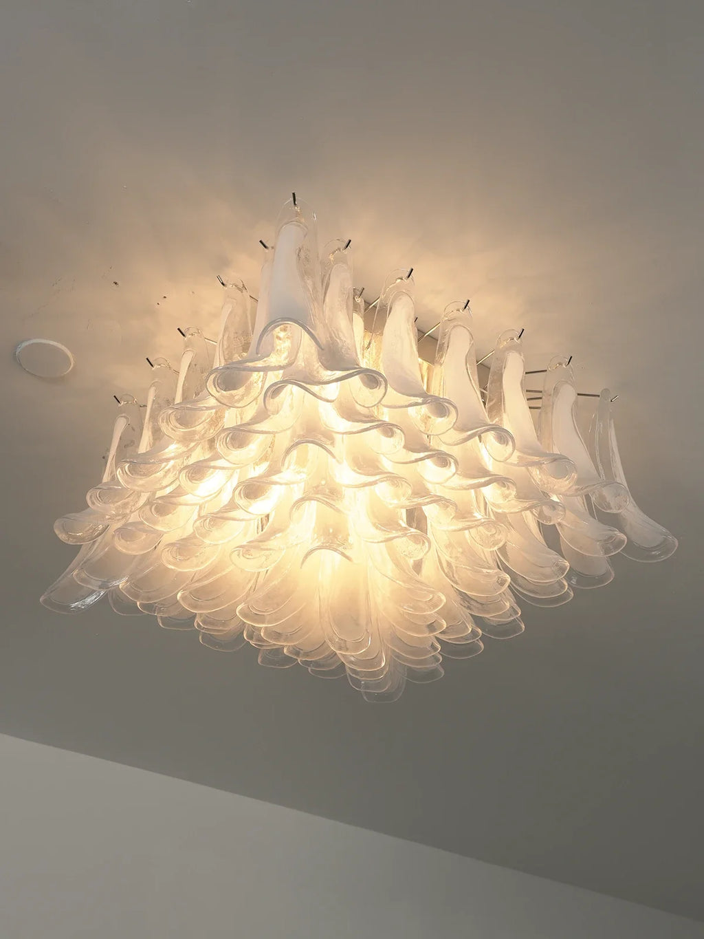 Murano Style Glass Petal Ceiling Light – Floral Flush Mount for Bedroom & Living Room